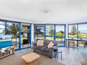 Heritage 202 Overlooking the Water, Tuncurry